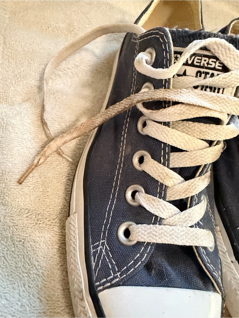 Blue converse - Picture 2 of 8